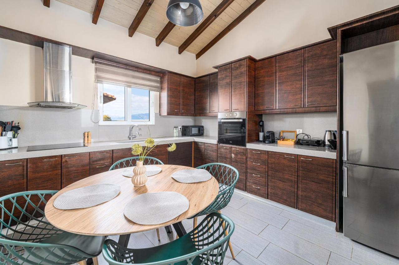Meltemi Beach House - A Seaside Luxury Maisonnette Dhiyeliotika Экстерьер фото
